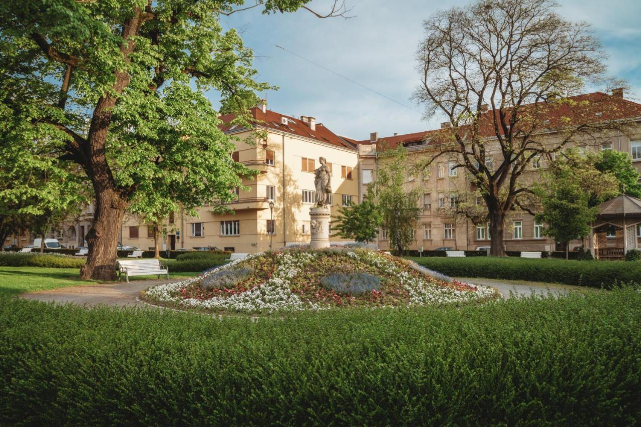 Hotel Bells Osijek Exterior foto